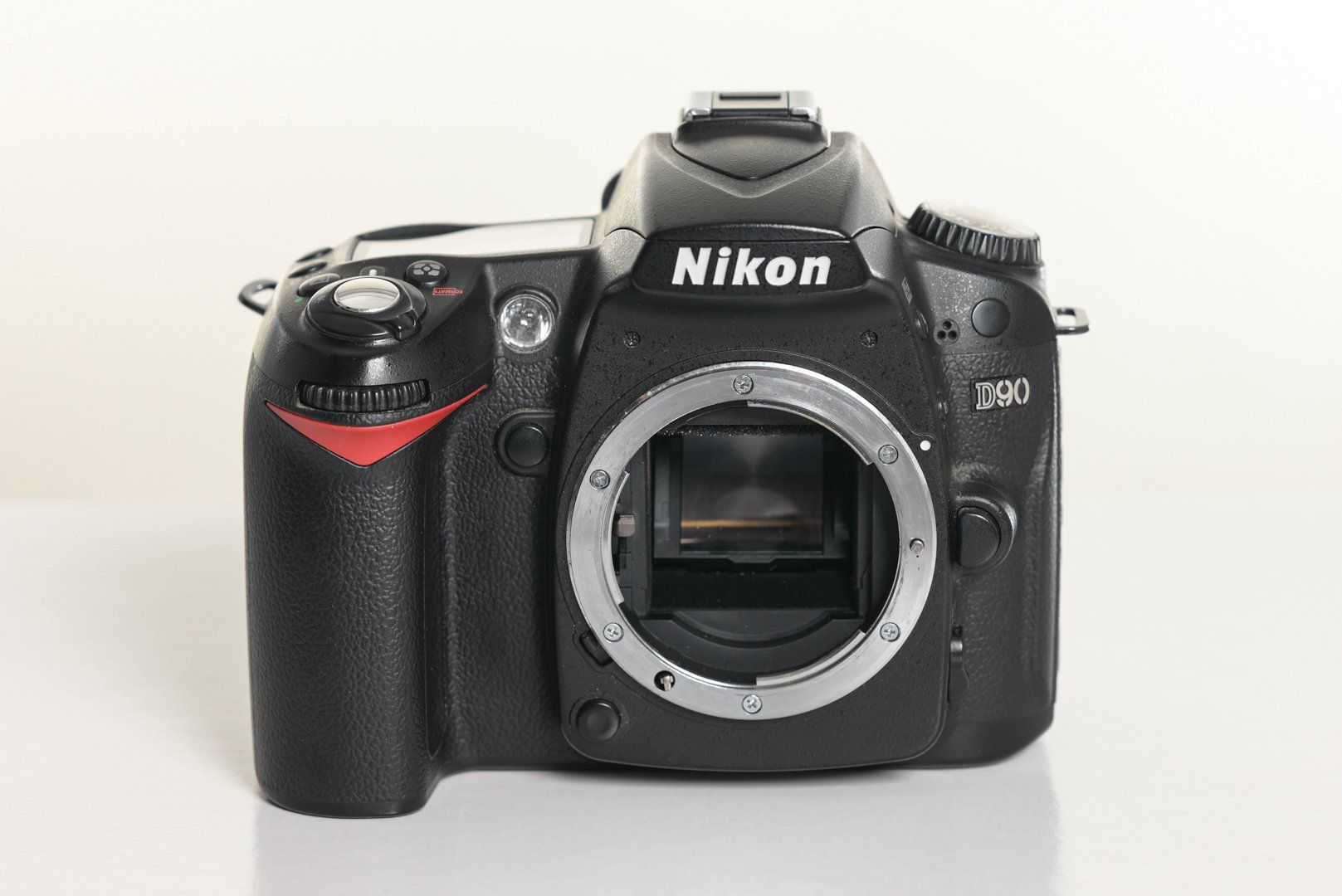Nikon Fotocamera: Nikon D90 inkl. 18-250mm – Usato da Wädenswil venduto da tevyag