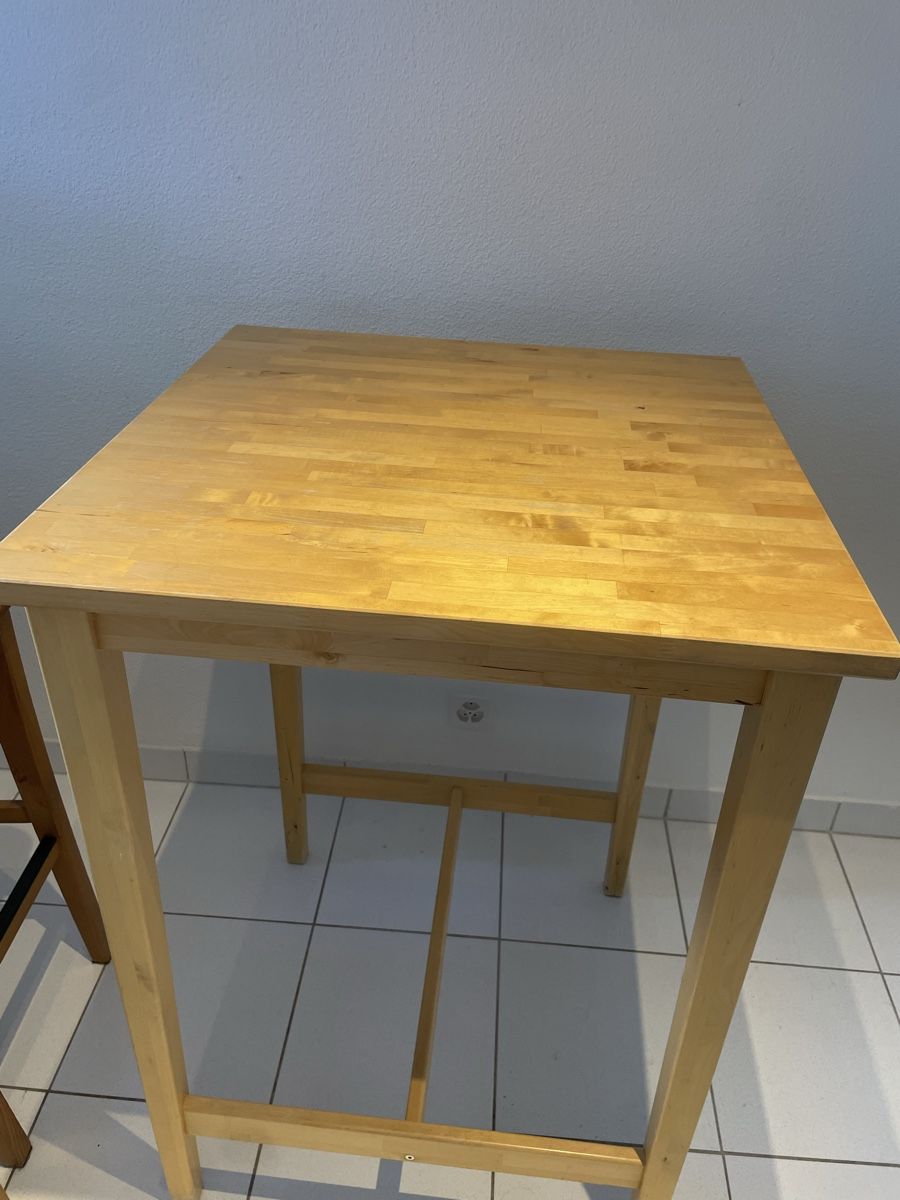 Ikea Set di tavolo e panche: Stehtisch mit 2 Barhocker IKEA – Usato da Zollikerberg venduto da ale_njx2 1