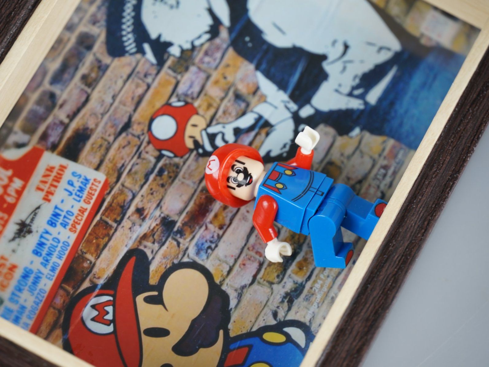 Poster & Bilder: Bilderrahmen mit Lego Mario & Banksy Bild – Gebraucht aus Rüti ZH von Restwert_Rueti_ZH 5