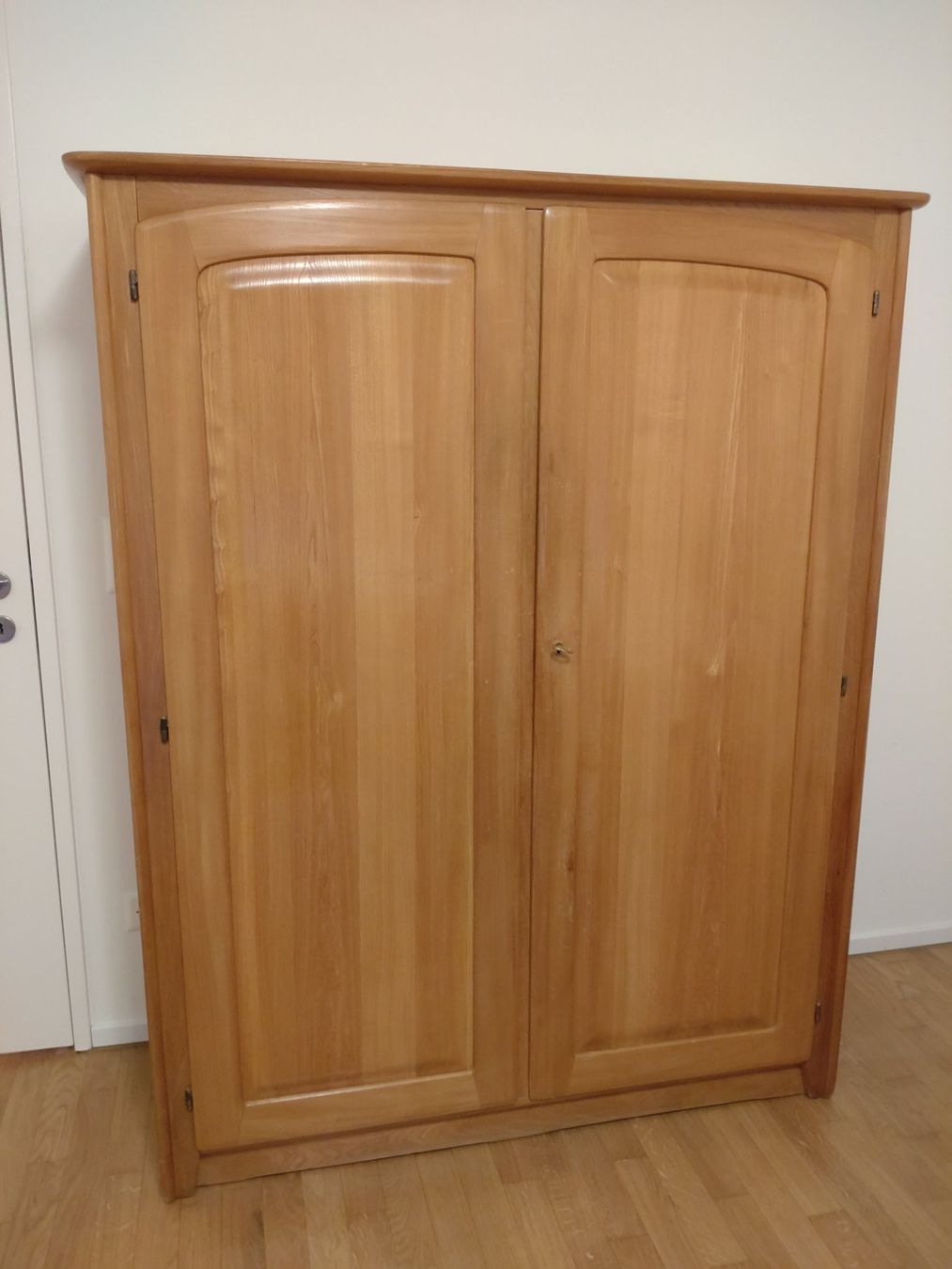 Armadi: Kleiderschrank – Usato da Lenzburg venduto da cloud04