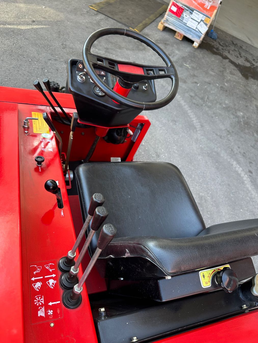 Tutte le macchine: RCM 955S Kehrmaschine – Usato da Lenzburg venduto da billistar 5