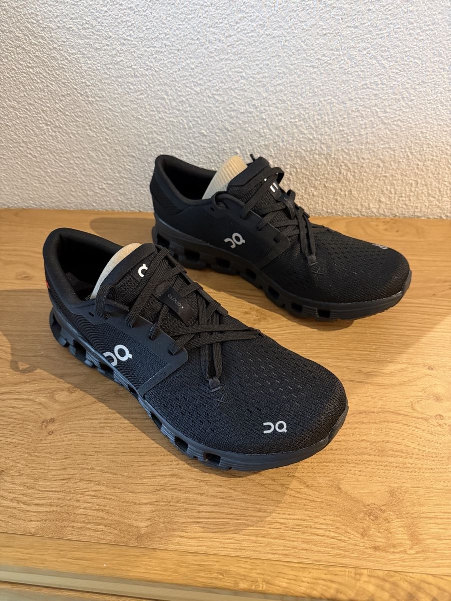 On Chaussures hommes: Schuhe ON Cloud  X4 | Grösse 44 | Black – Neuf (Voir description) à Grosswangen par winkelfeld