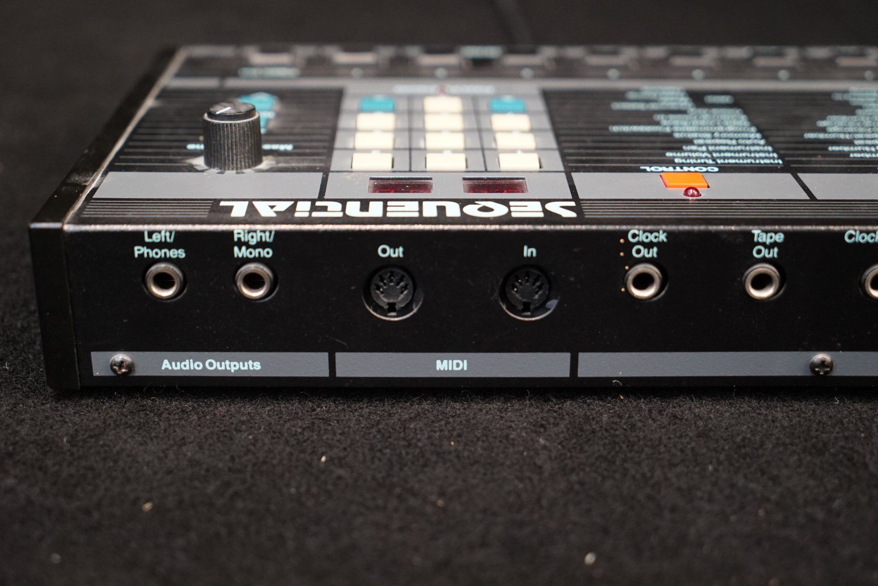 Sequential Strumenti musicali: Sequential TOM Model 420 Drum Machine mit Netzteil 2 Cards – Usato da Ortschwaben venduto da Musictrade 8