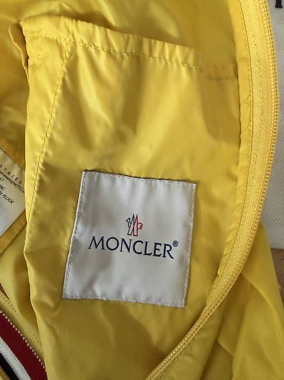 Giacche: Moncler Jacke – Usato da Schaffhausen venduto da Nathalia33 2