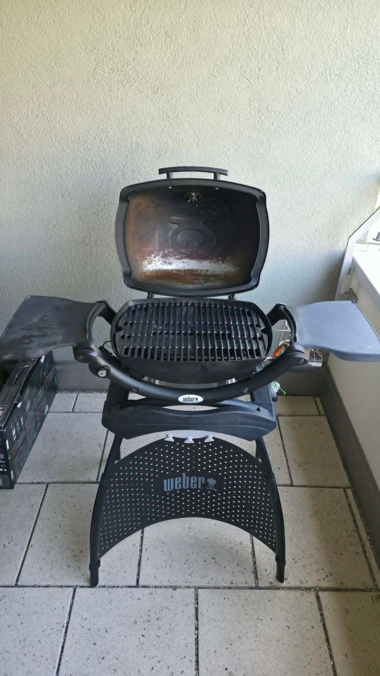 Weber Griglie: Weber Q1200 - Grill mit Ständer / Grill with stander – Usato da Zürich venduto da anna_berza