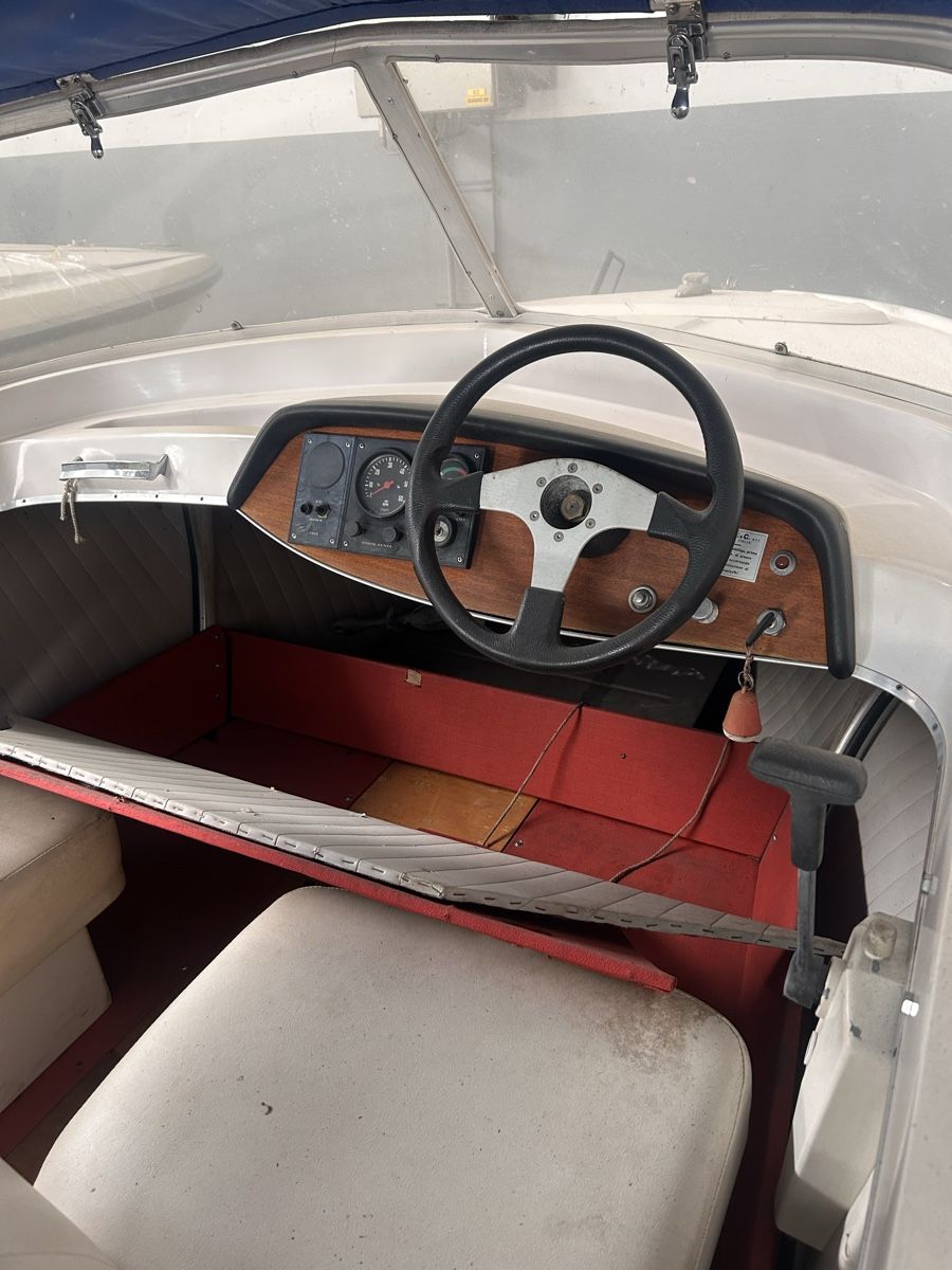 Cranchi Bateaux: Barca a motore CRANCHI P500 – Défectueux à Carabbia par lou_djg8 3