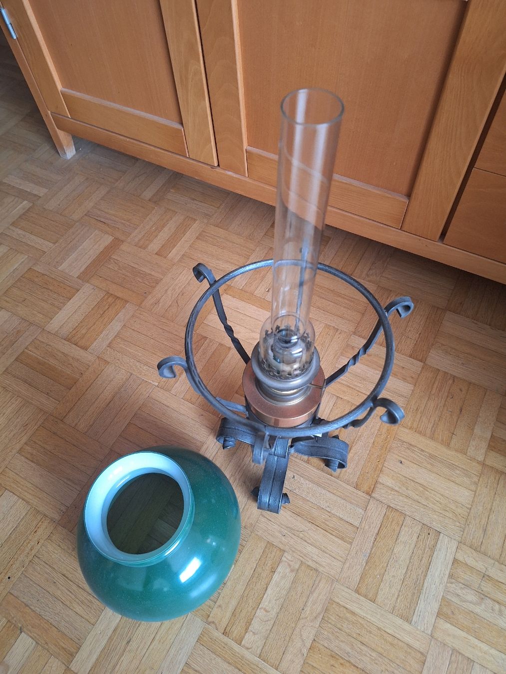 Lampade: GROSSE,ANTIKE PETROLLAMPE – Usato da Niederwangen BE venduto da pfiff02 2