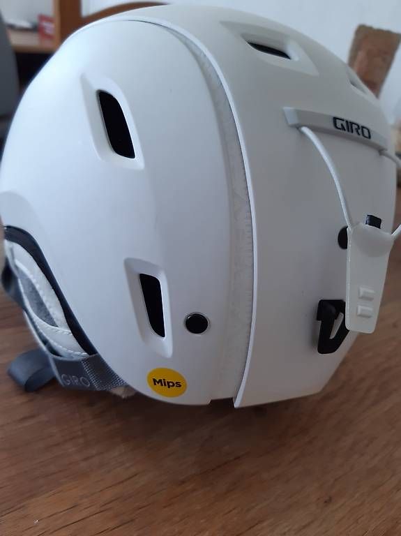 Giro Caschi: Giro Skihelm Damen – Usato da Pontresina venduto da sgo_d8n5 1