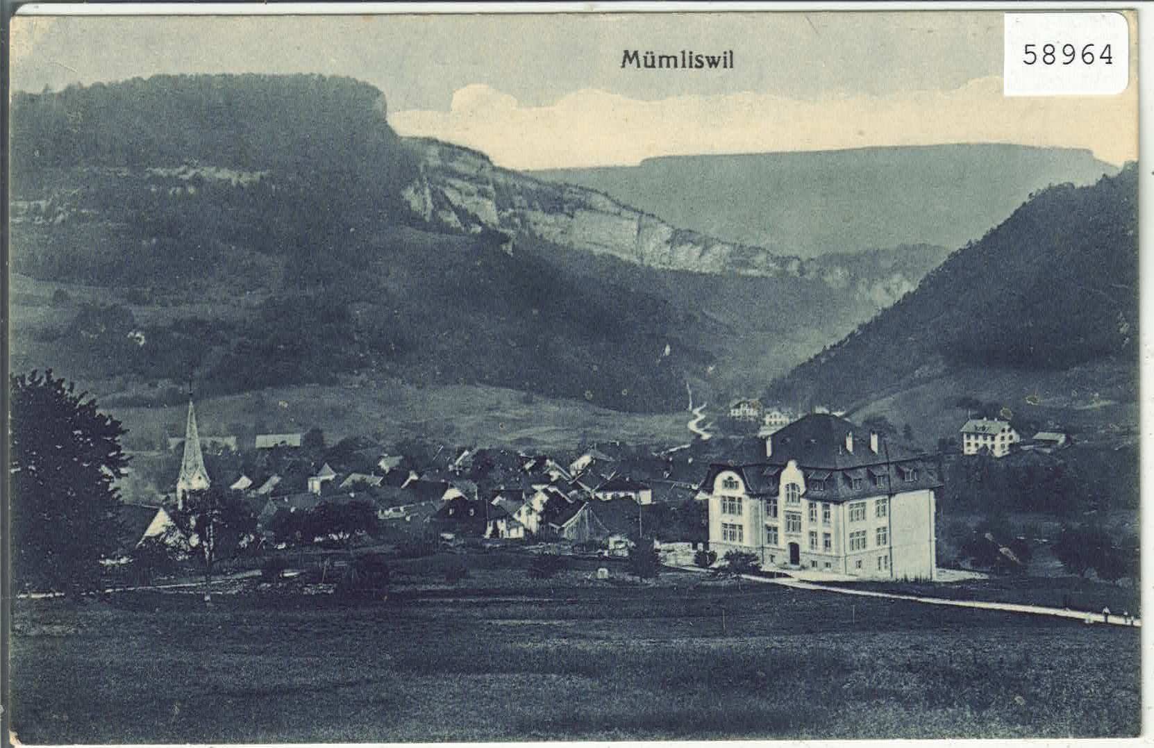 Cartoline postali: Mümliswil - Generalansicht mit Schulhaus – Usato da Ettingen venduto da Kartenplanet