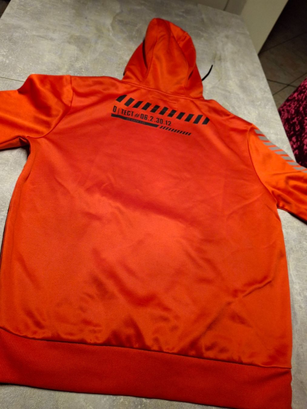 C&A Maglioni & Felpe: Sweat avec capuchon taille M marque C&A – Usato da Villiers venduto da san_jn5w 7