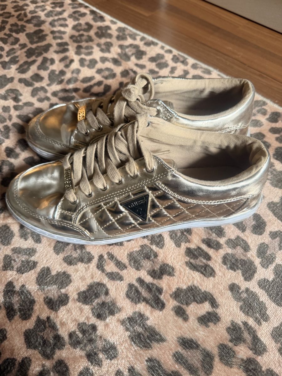 Guess Scarpe da donna: Guess Sneaker Grösse 39.5 - 40 – Usato da Veltheim AG venduto da J.BachmannAG