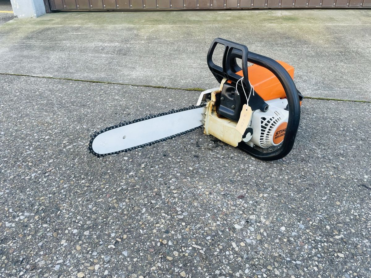 Stihl Seghe: Motorsäge Stihl MS 250C – Usato da Würenlos venduto da Shop_Shop