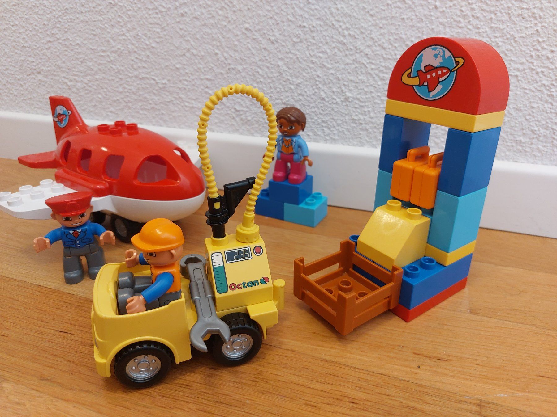 Lego Giocattoli: LEGO Duplo 10590 Flughafen mit Flugzeug – Usato da Balterswil venduto da Steineparadies 1