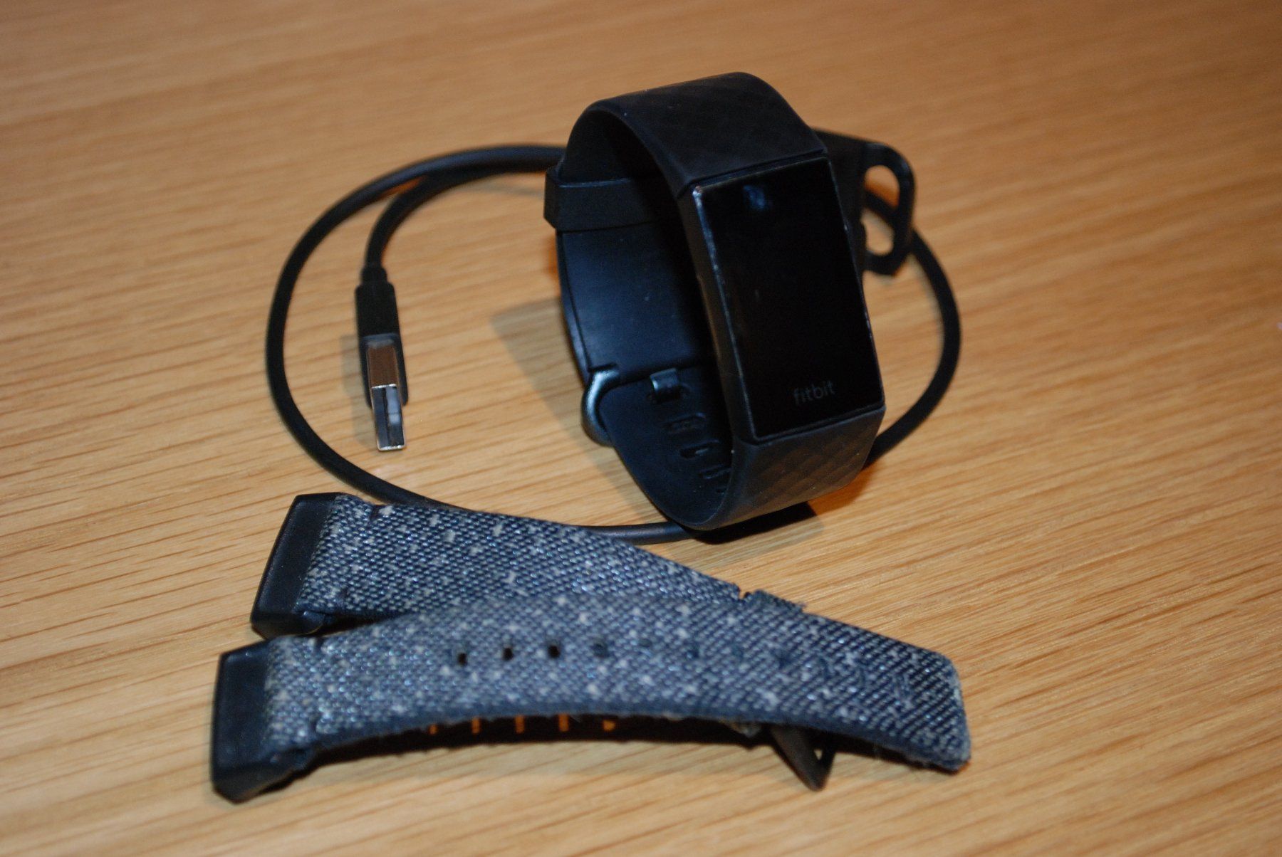Fitbit Montres: Fitbit Charge – Défectueux à Emmenbrücke par Relio