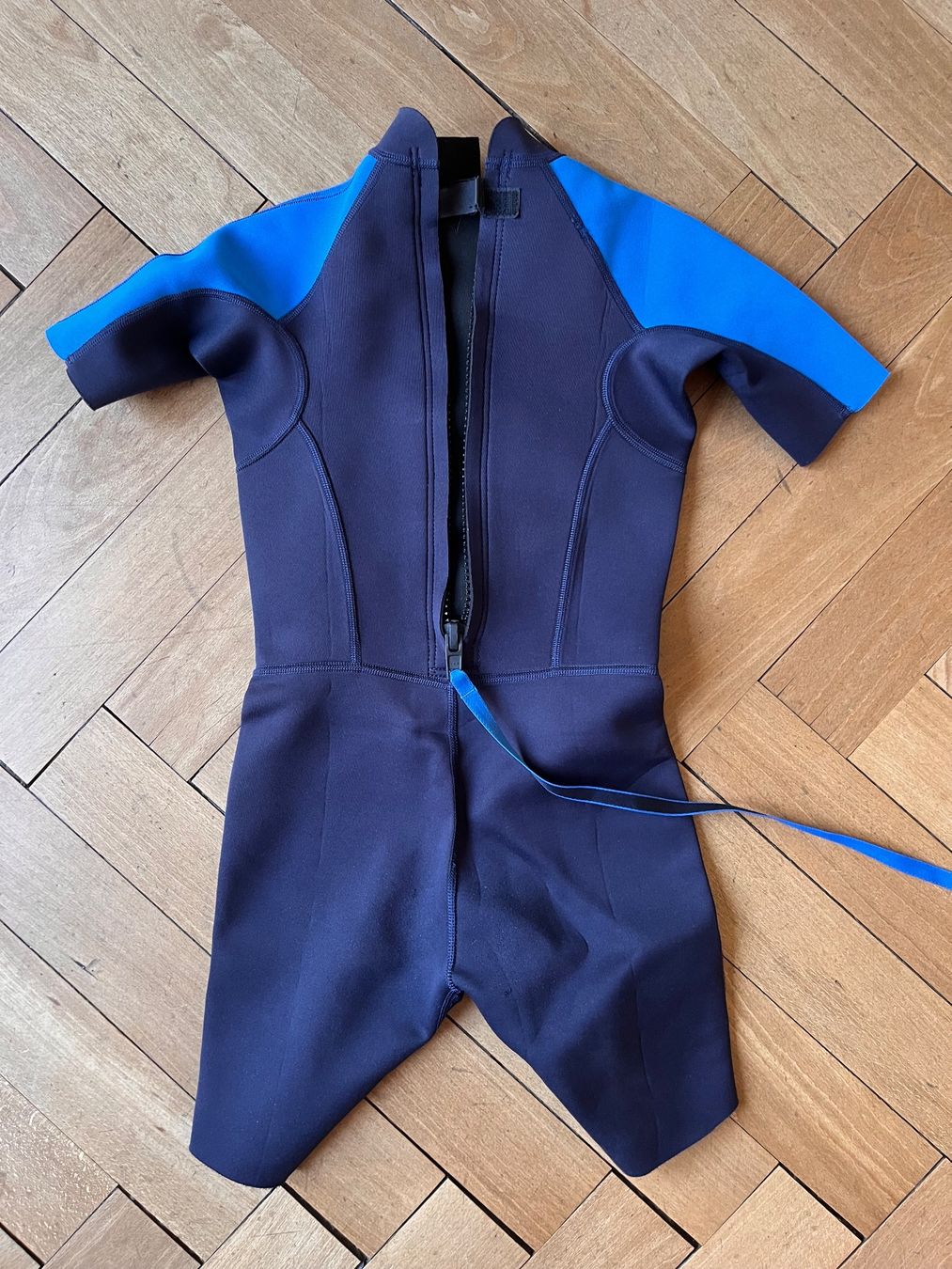 Decathlon Completi: Schwimmanzug Neopren Kinder – Usato da Zürich venduto da s9t_6lyk