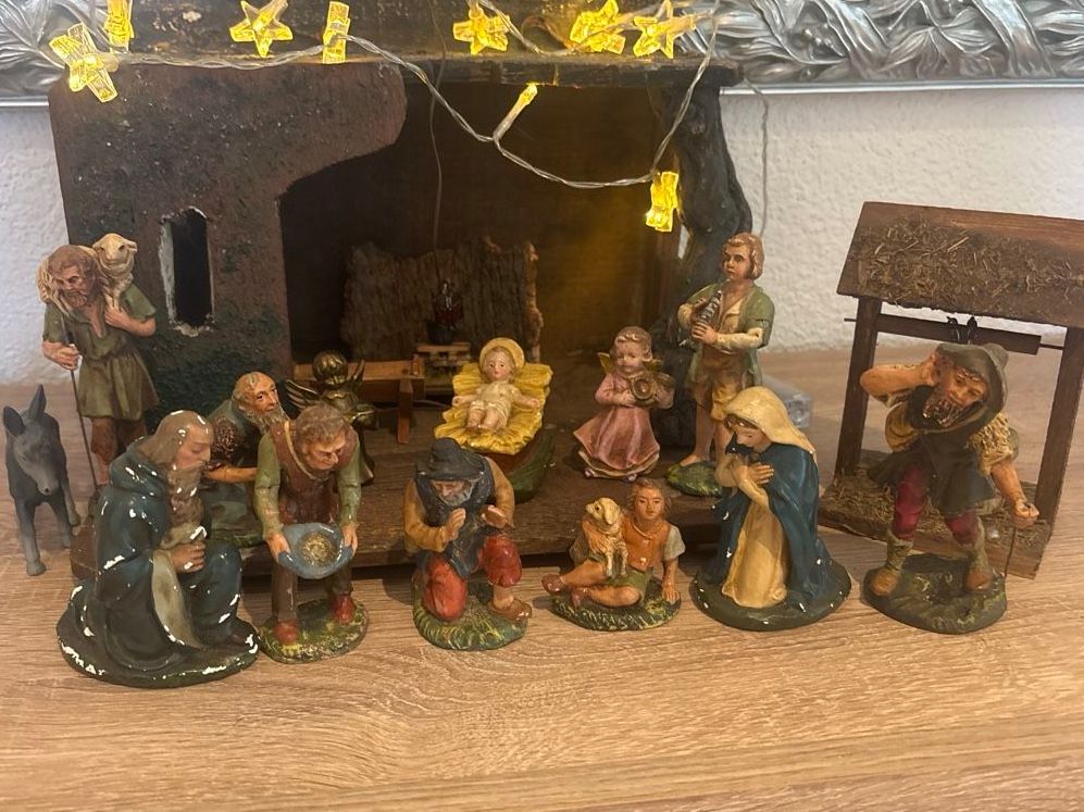 Statuette: Grosse, antike Krippe mit Figuren Komplett. – Usato da rheineck venduto da Neshi06 1
