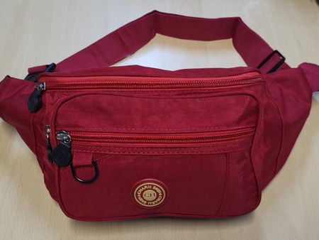 Grosse rote Bauchtasche mit 4 Fächern Neu