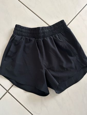 Under Armour Shorts schwarz Gr. XS NEU