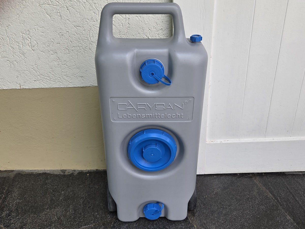 Abbeveratoi e trogoli: Carysan Aquamobil Wassertaxi Rolltank Abwassertank 35 l – Usato da wallbach venduto da 88-Melanie 1