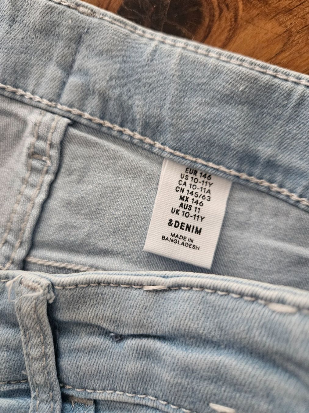 H&M Pantaloni: H&M Jeansshorts Gr. 140-146  hellblau – Usato da Engelburg venduto da ynnoc19 1