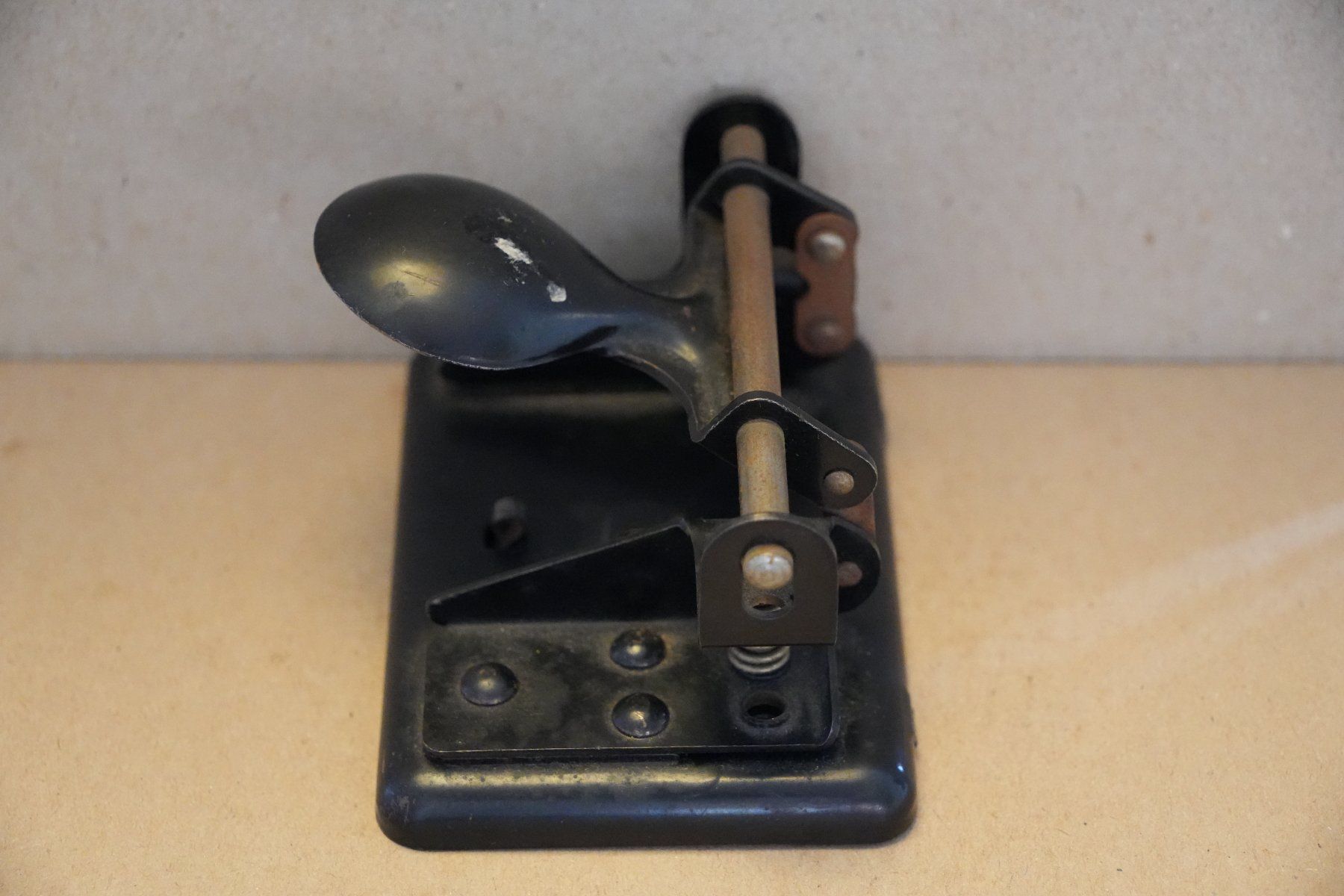 Tous les outils: Alter Metalllocher – D'occasion à Cham par Silvan3011 3