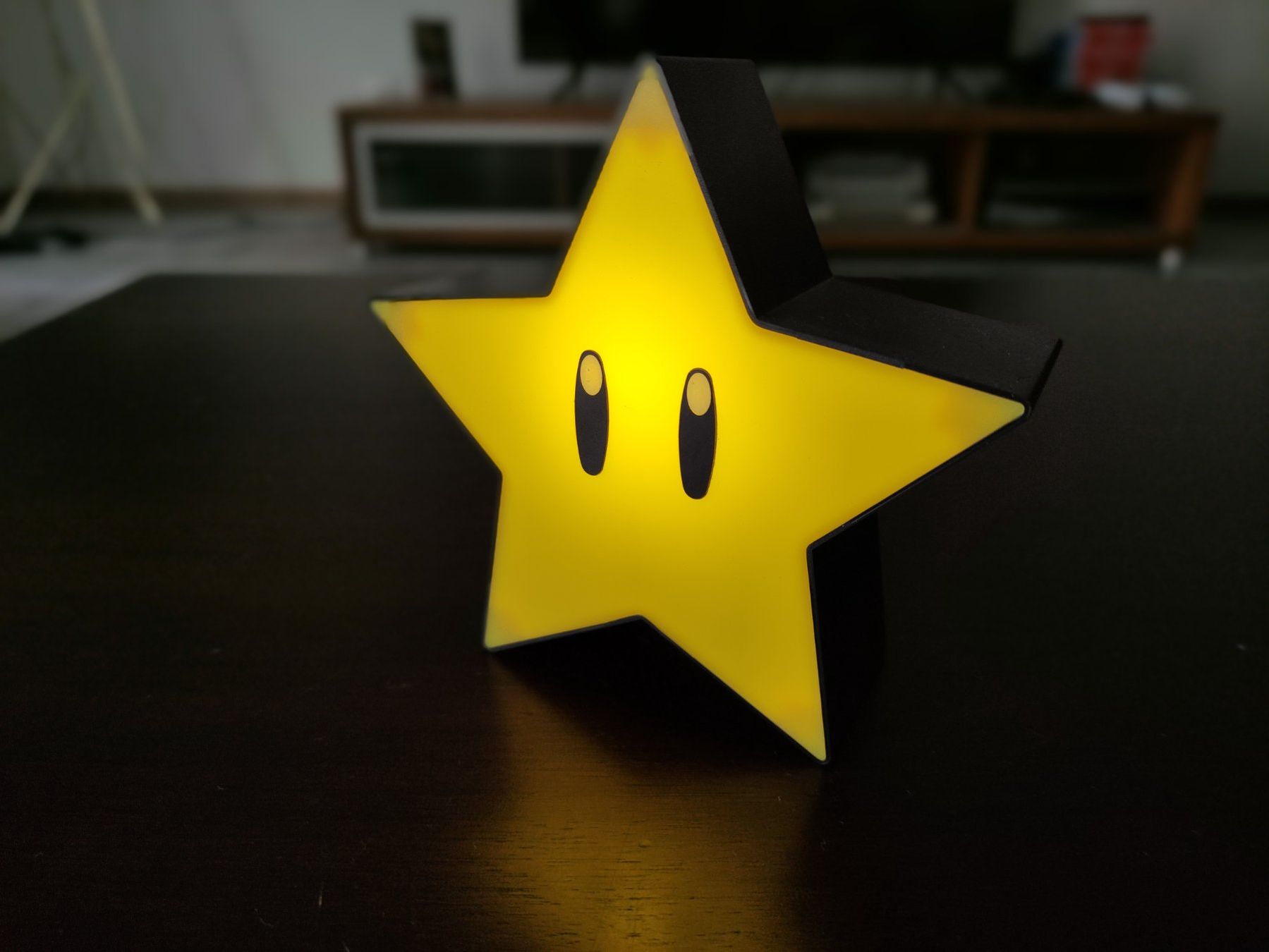 Lampade: Veilleuse Super Etoile de Mario Bros – Nuovo (secondo la descrizione) da YVERDON-LES-BAINS venduto da Tony-no 2