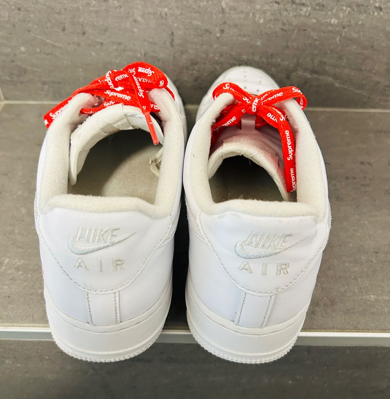 Nike Herrenschuhe: Nike Air Force 1 Supreme Gr. 42.5 – Gebraucht aus Visp von I.G.-1909- 1