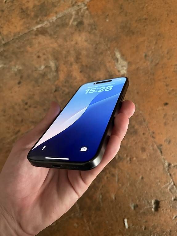 Telefoni cellulari / Smartphones: iPhone 16 pro – Usato da Lugano venduto da gre_9lsz 2