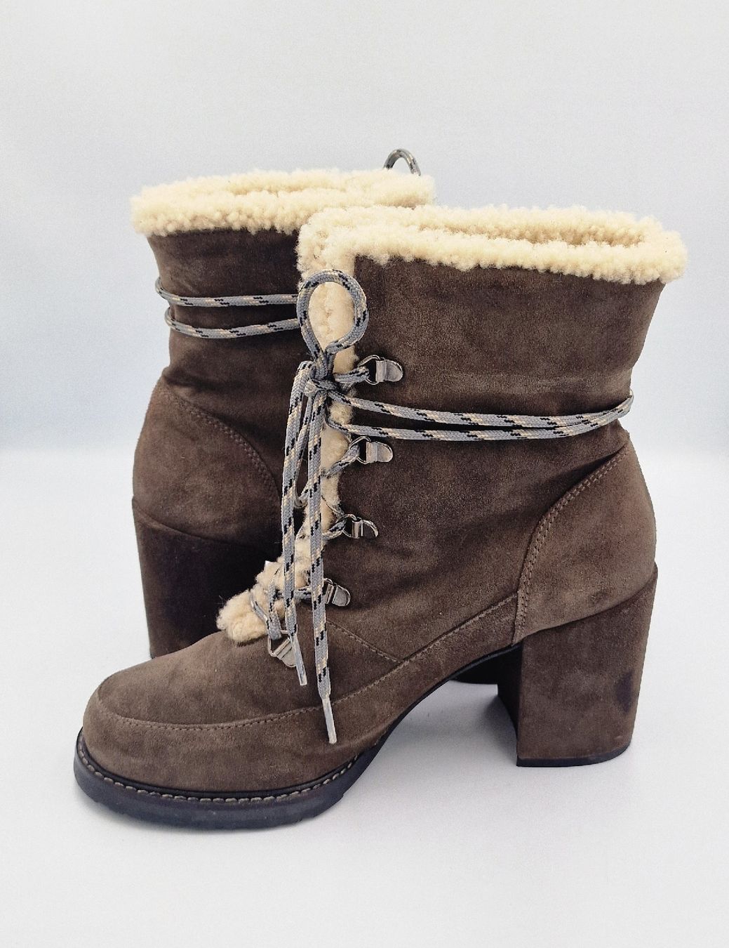 Stuart Weitzman Scarpe da donna: Stuart Weitzman Winter Boots aus Wildleder mit Lammfell 39 – Usato da Affeltrangen venduto da Szafaoli 3