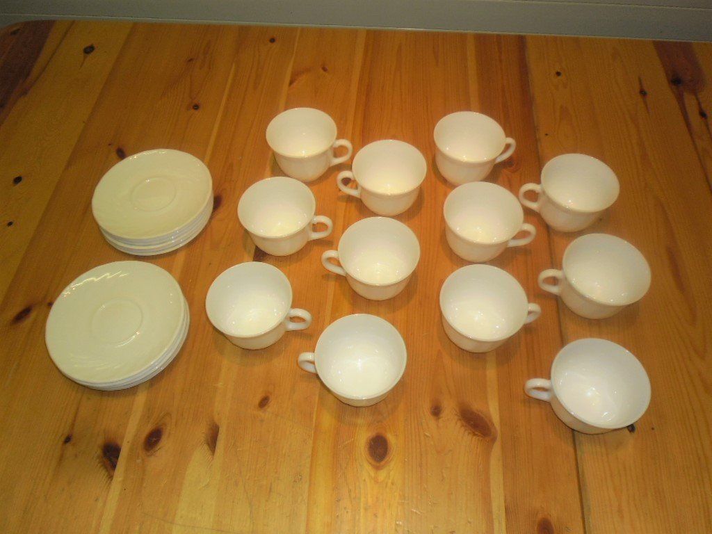 Set di piatti: Kaffee - Geschirr , Tassen und Teller – Usato da Büren SO venduto da omsa
