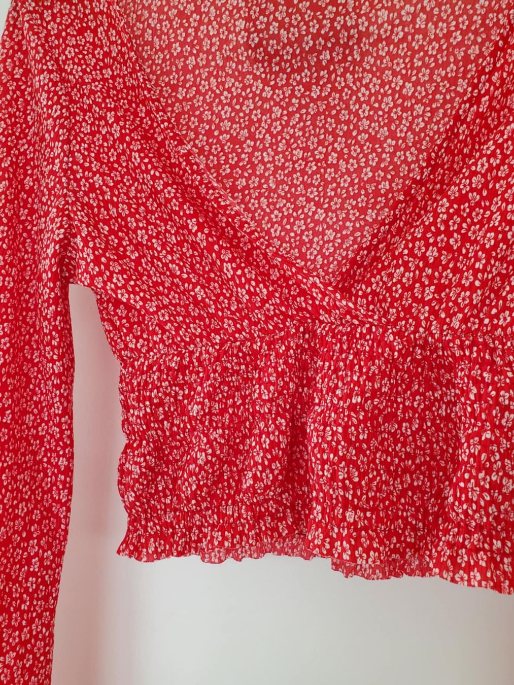 Bershka Camicette: Blouse/cache coeur rouge – Usato da Chancy venduto da Sooeg_01 3