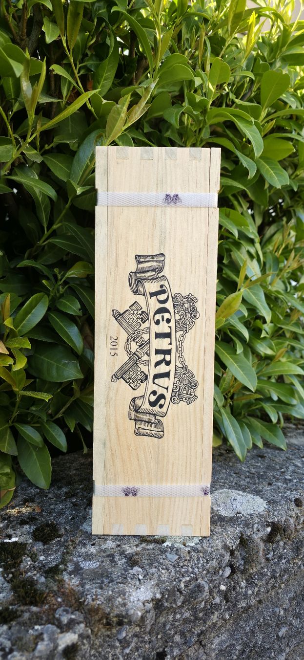 Château Pétrus Vino: Pétrus Pomerol 2015 Grand Vin – Nuovo e nell'imballaggio originale da Regensdorf venduto da cro_6stv