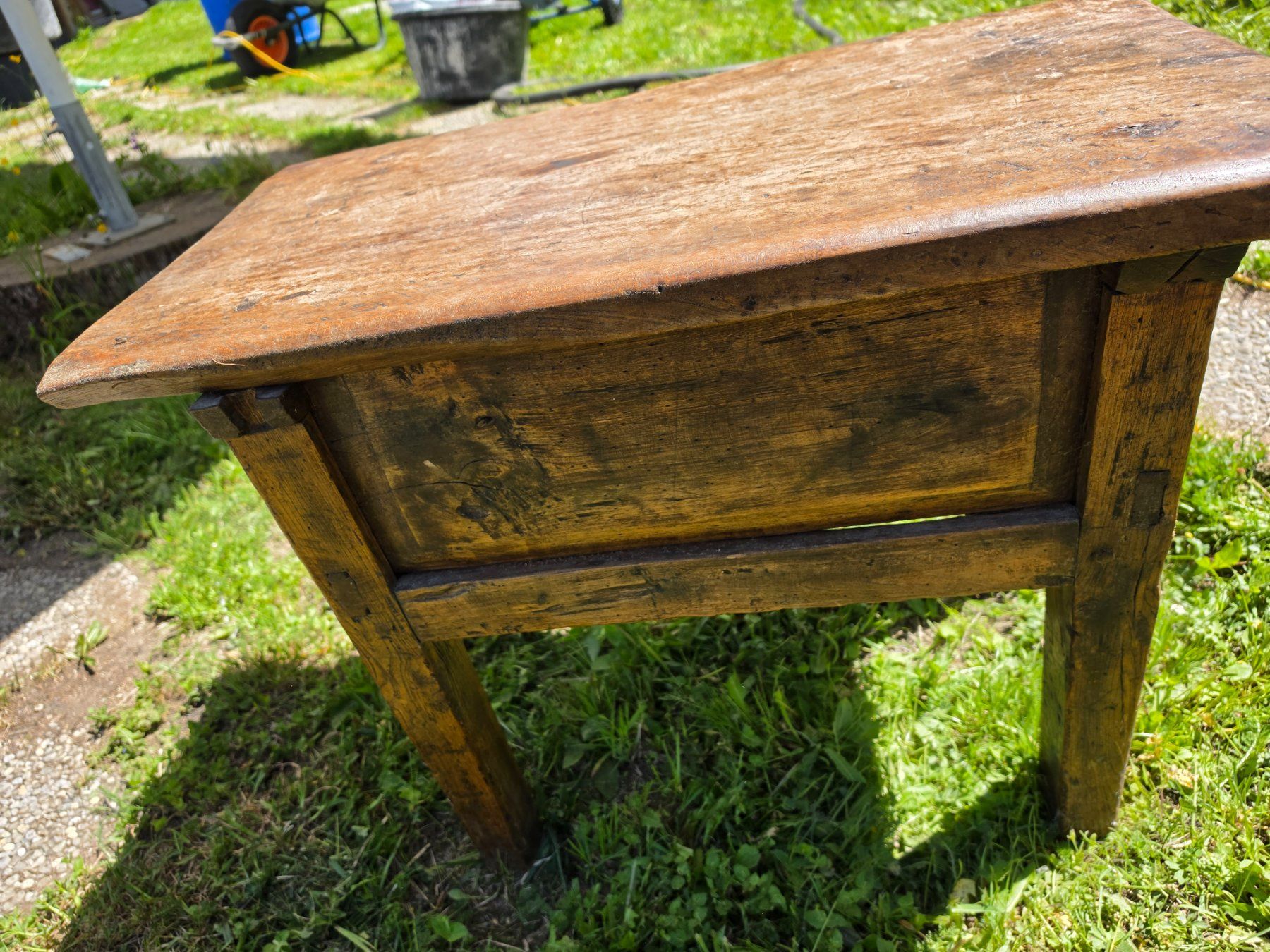 Tavoli: Petite table antique en noyer massif – Usato da Haute-Nendaz venduto da Bart84 6