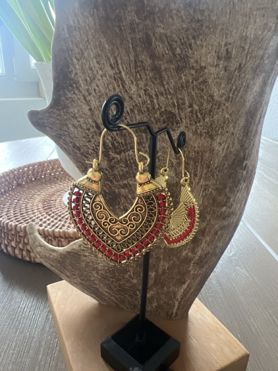 Orecchini pendenti & Orecchini a lobo: Ohrringe goldfarbig mit rotem Akzent – Nuovo (secondo la descrizione) da Seon venduto da Sunny-Schmuck78