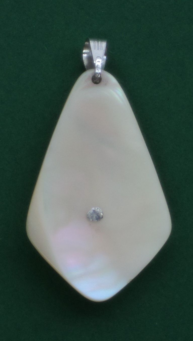 Pendentifs: Perlmutt Anhänger mit Edelweiss, vintage – D'occasion à Sachseln par bru_pj82 1