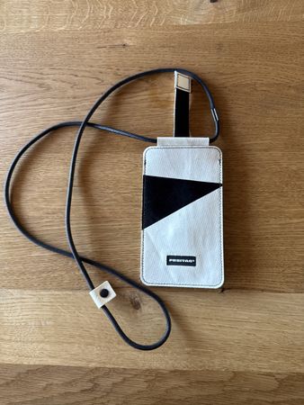 Freitags-Tasche Handyhülle Umhängetasche schwarz/weiss neuwe