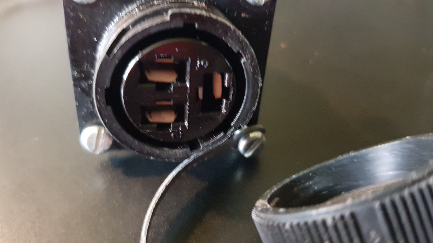 Spine: Militär Stecker 3 Polig – Usato da Bigenthal venduto da fugo 1