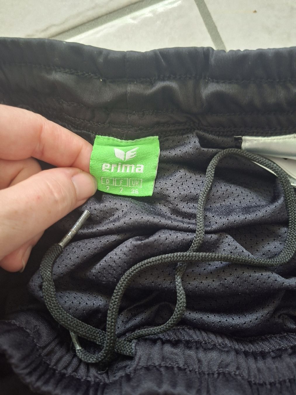 Erima Pantaloni: erima Sporthose gr 36 – Usato da Thun venduto da Thun67 1