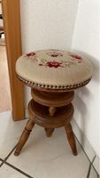 Höhenverstellbarer Hocker Holz mit Blumenmuster Sitz