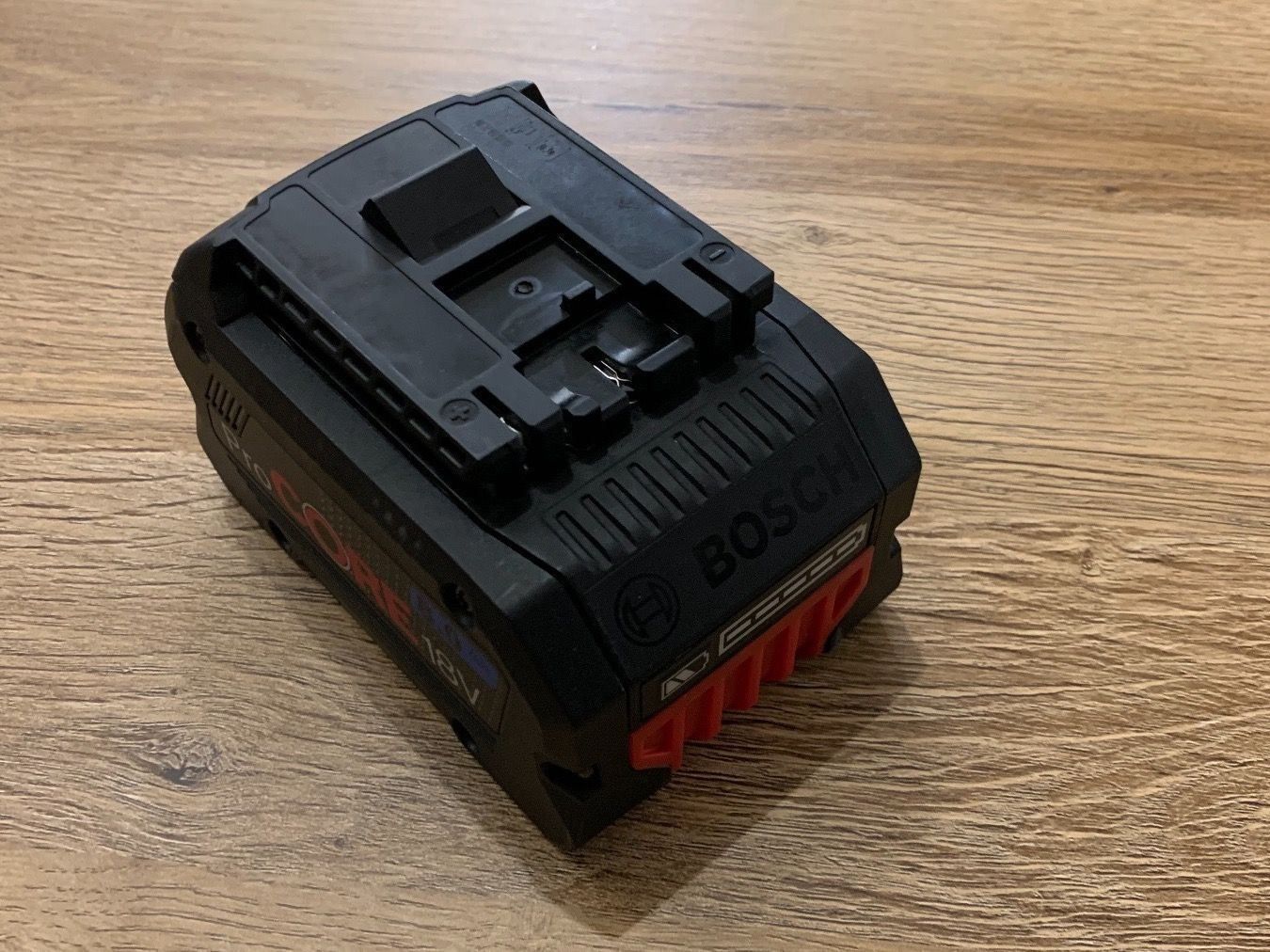 Bosch Caricatori & Batterie: Bosch Akku 18V Pro Core 8Ah – Nuovo e nell'imballaggio originale da Bern venduto da mowi60