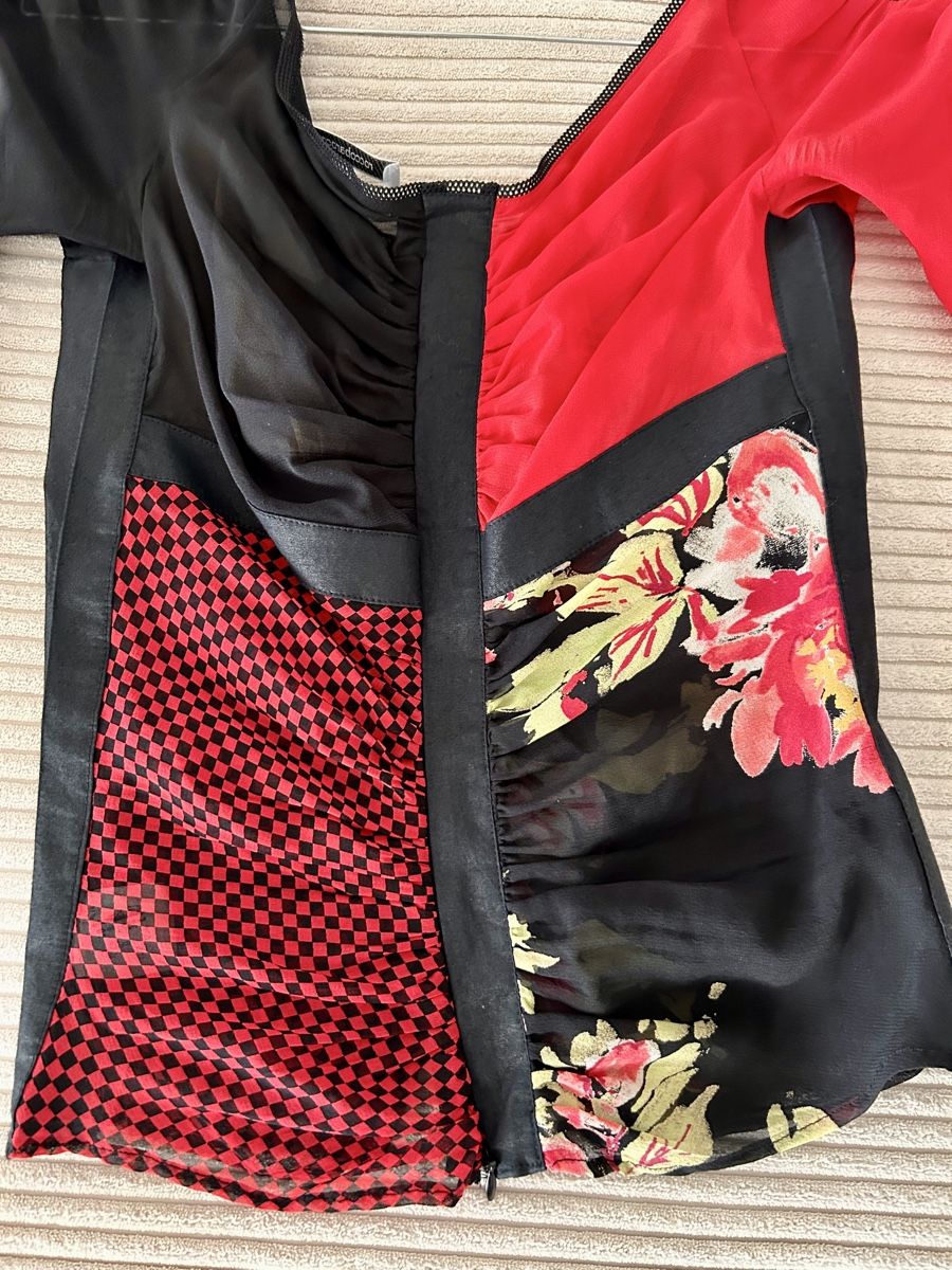 Blusen: Roccobarocco Bluse Rot / Schwarz Grösse 34 Seide – Gebraucht aus Egliswil von anbe8 4