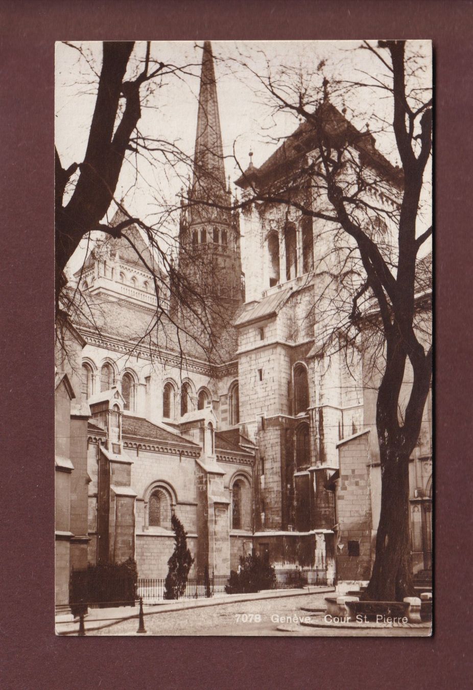 Cartoline postali: GENEVE - Cour St. Pierre – Usato da Pully venduto da nicecards