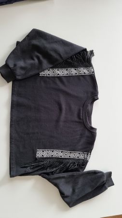 Schwarzes Sweatshirt mit Fransen, Grösse M
