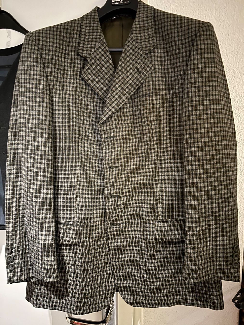 Completi: Herrenanzug mit Gilet – Usato da Zumikon venduto da Uranus88 4