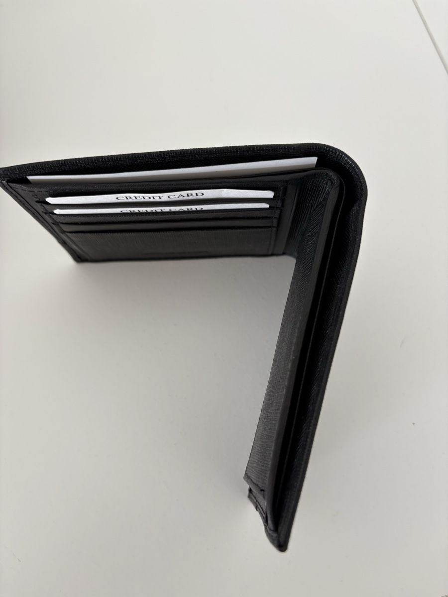 Guess Portafogli: Black Guess Leather Wallet – Usato da Obbürgen venduto da cla_x9h6 2