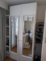 Schöner, zweitüriger Holzschrank