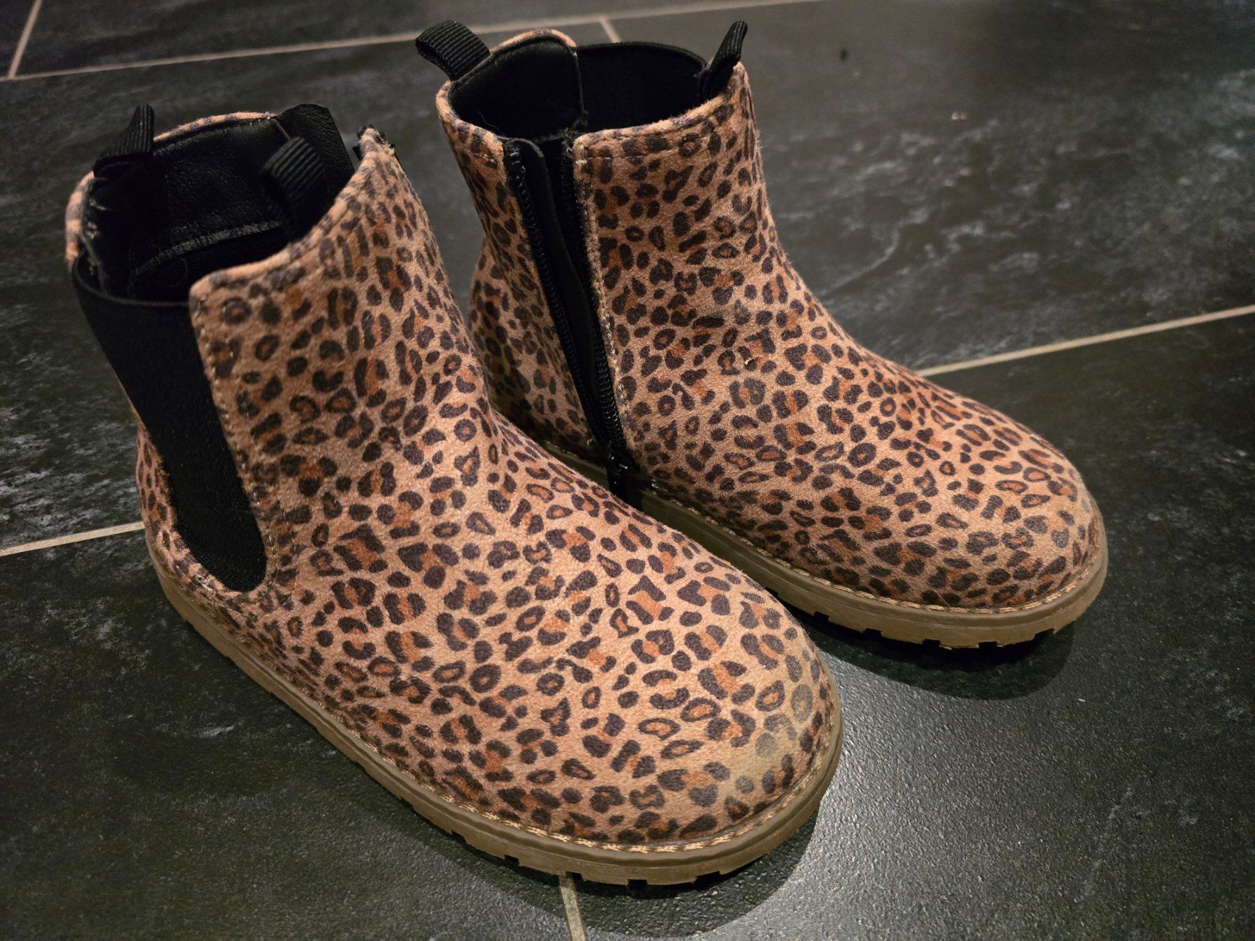 Schuhe für Mädchen: Stiefeletten Leo Muster Grösse 29 – Gebraucht aus Büttikon AG von Amineah