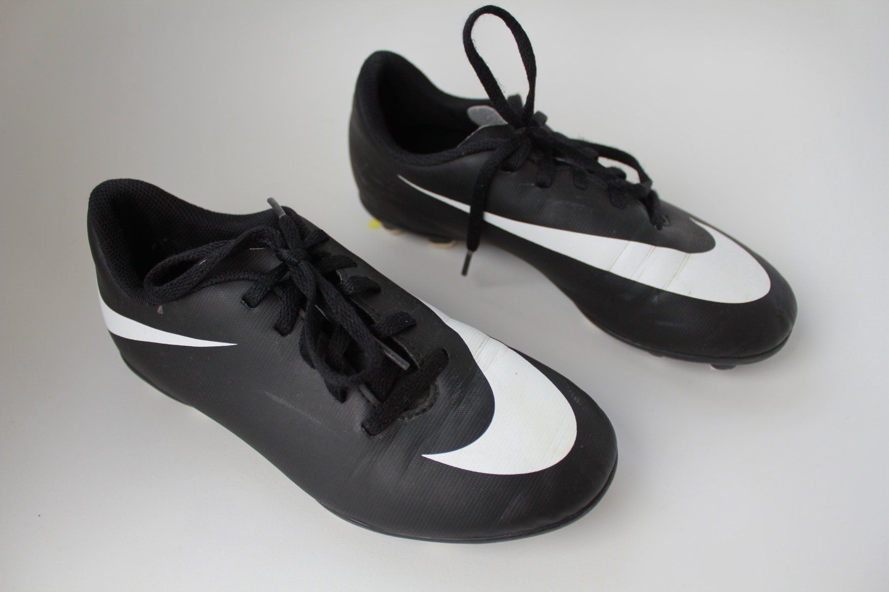 Nike Scarpe per ragazzi: Chaussures de football Nike t.35.5 – Usato da Peseux venduto da Gilloss 2