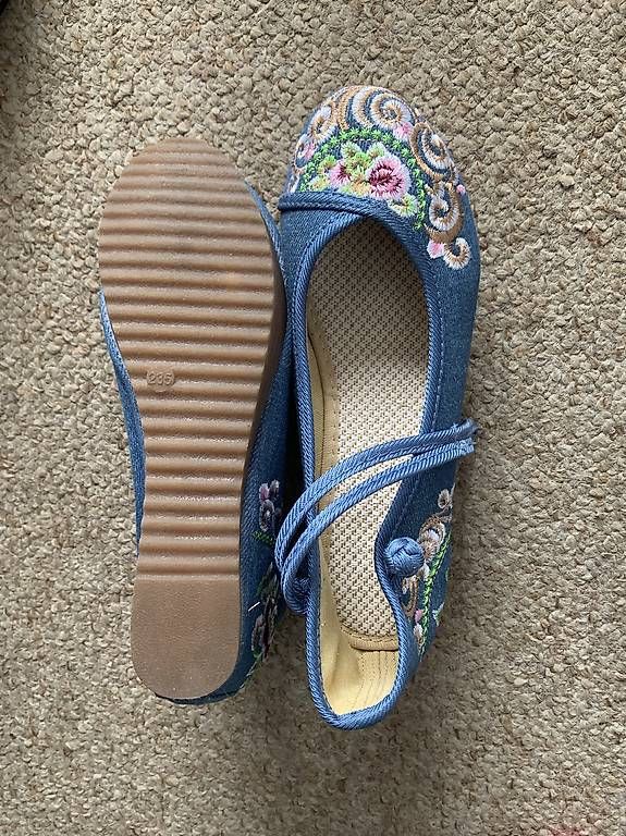Damenschuhe: Sommer Damenschuh bestickt – Gebraucht aus Heiden von Baifeng 2