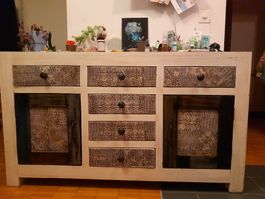 Massives Sideboard im Ethno-Stil – Kommode